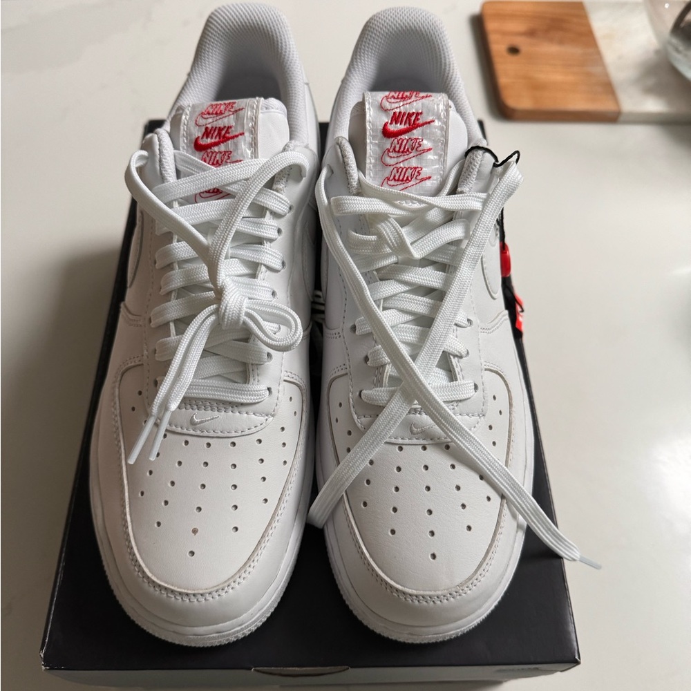 Men’s 9 , women 10,5 Air Force Nike ( fight club) limited edition